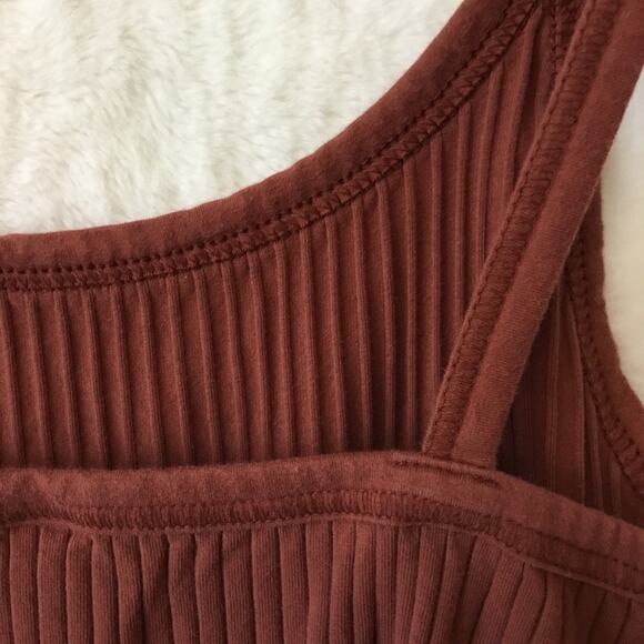 Old Navy Maroon Cropped Rib-Knit Cami Top - Picture 8 of 10